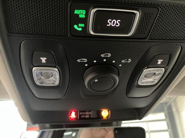 Renault CAPTUR 1.6 E-Tech full hybrid 145 iconic Trekhaak / All seasonbanden / Panorama schuif kanteldak / Dodehoek detectie / Pack Advanced Driving