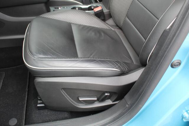 Renault CAPTUR 1.3 TCe 140 Initiale Paris , 1500kg Trekgewicht Climate control , Bluetooth , Navigtie , Camera Cruise control , Parkeersensoren