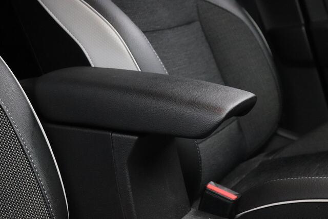 Renault CAPTUR 1.0 TCe 100 Intens | Navigatie | Carplay/Android Auto | Parkeersensoren |