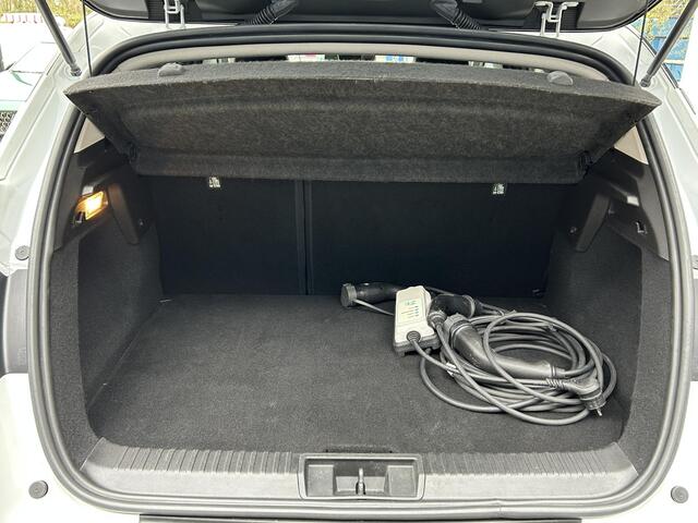 Renault CAPTUR 1.6 E-Tech Plug-in Hybrid 160 Intens | Trekhaak | Achteruitrijcamera | Navigatie | Bochane onderhouden |