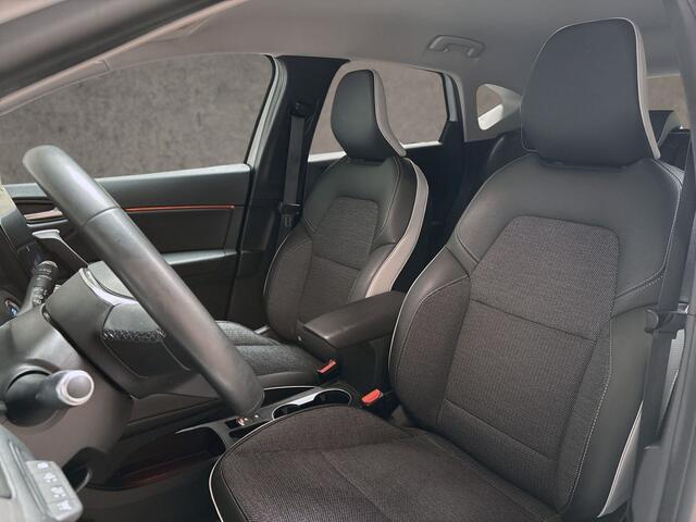 Renault CAPTUR 1.6 E-Tech Plug-in Hybrid 160 Intens 160Pk Automaat (VIRTUAL COCKPIT, APPLE CARPLAY, GROOT NAVI, LEDER, CAMERA, KEYLESS, SPORTSTOELEN, TREKHAAK, PARKEERSENSOREN, NIEUWSTAAT)