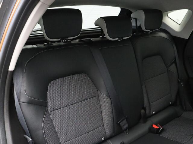 Renault CAPTUR 1.6 E-Tech Plug-in Hybrid 160 Intens | Eerste eigenaar | Dealeronderhouden | Clima | Keyless | Full led | Achteruitrijcamera | Parkeersensoren voor en achter |