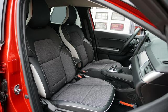 Renault CAPTUR 1.3 TCe 140 Intens + GROOT SCHERM / CAMERA / TREKHAAK