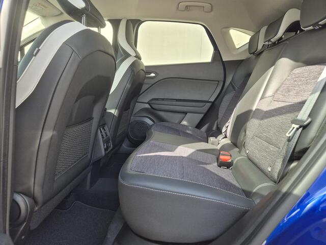 Renault CAPTUR 1.3 TCe 140 Intens / Achteruitrijcamera / Apple Carplay Android Auto / Trekgewicht 1500 kg / Cruise control / Keyless Entry/Start / Draadloze telefoon lader / Navigatie / Parkeersensoren voor en achter / Climate control /