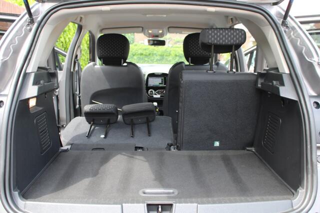 Renault CAPTUR TCe 90 pk Intens met o.a. trekhaak/blind spot warning/parkeerass.