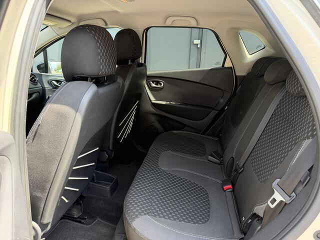 Renault CAPTUR 1.3 TCe Intens / Trekhaak / NAP Logisch / Cruise Control / Navigatie / Achteruitrijcamera / Parkeer Assistent / Keyless Entry