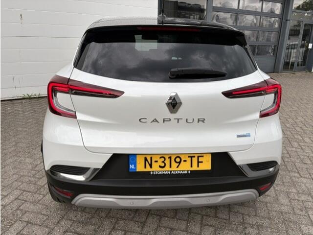 Renault CAPTUR 1.6 E-Tech Plug-in Hybrid 160 PK Business | Metallic wit met zwart dak | Camera achter | Parkeersensoren voor |