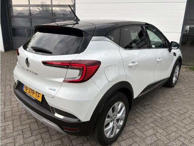 Renault CAPTUR 1.6 E-Tech Plug-in Hybrid 160 PK Business | Metallic wit met zwart dak | Camera achter | Parkeersensoren voor |