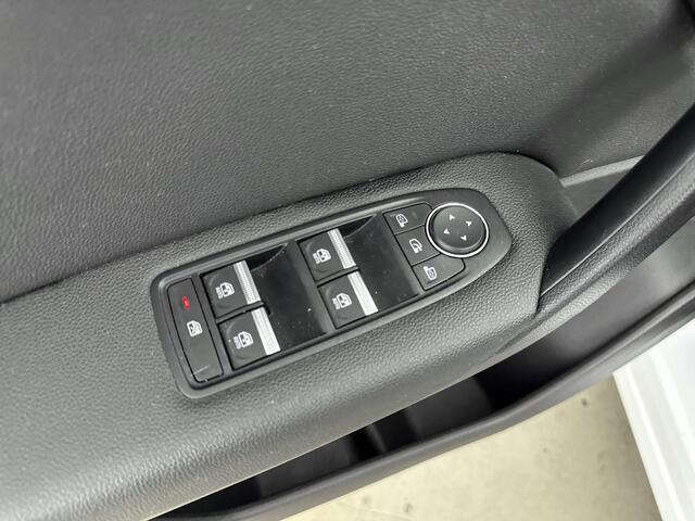 Renault CAPTUR 1.6 E-Tech Hybrid Rive Gauche 145PK | Schuif-/kanteldak | Trekhaak | Navigatie 9,3'' | 360 Graden Camera | Zwarte Details | Apple CarPlay & Android Auto
