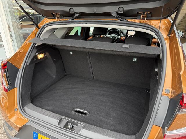 Renault CAPTUR 1.3 TCe 130 Intens | Trekhaak | Navigatie | Achteruitrijcamera | DAB | Climate Control | Lichtmetaal 18'' | Key-less | LED |