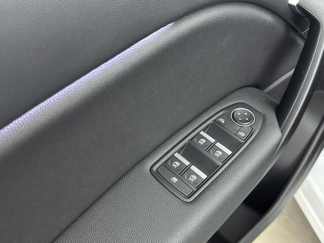 Renault CAPTUR 1.6 E-Tech Plug-In Hybrid Techno 160PK | Automaat | Trekhaak | Navigatie | Achteruitrijcamera | Climate Control | 18'' Inch Velgen | Half-Lederen Bekleding | Apple CarPlay & Android Auto