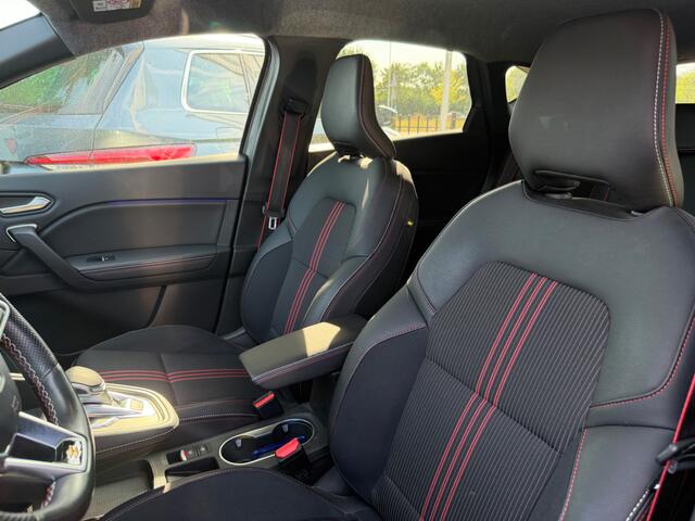 Renault CAPTUR 1.3 mild hybrid 160 R.S. Line / Trekhaak / Camera / CarPlay / Keyless / 18'' / Half leder / DAB / Cruise Control