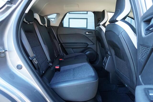 Renault CAPTUR 1.6 E-Tech full hybrid 145 techno + CAMERA / APPLE CARPLAY / LED
