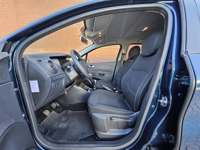 Renault CAPTUR 0.9 TCe Limited Parkeersensoren Navigatie Airco Cruise Control
