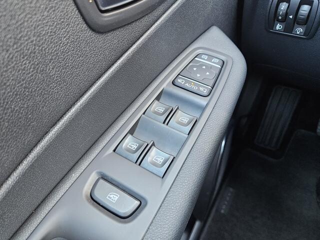 Renault CAPTUR 0.9 TCe Limited Parkeersensoren Navigatie Airco Cruise Control