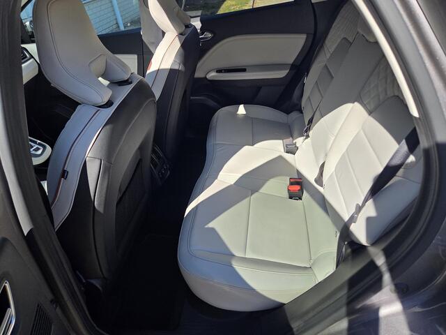 Renault CAPTUR 1.3 TCe 155 Initiale Paris / Wegklapbare Trekhaak / Schuif Kantel Dak / Dealer Onderhouden / Adaptieve Cruise Control / BOSE Audio / File Assistent / Stoel Stuur Verwarming /