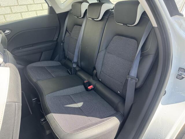Renault CAPTUR 1.3 TCe 130 Intens | Schuif-/kanteldak | Stoelverwarming | Trekhaak | Achteruitrijcamera |