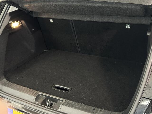 Renault CAPTUR 1.0 TCe 100 Intens | Parkeersensor | Climate control | Navigatie | Trekhaak | Stoelverwarming | Cruise control | LED | Dakrailing |