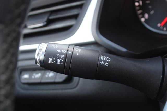 Renault CAPTUR 1.0 TCe 100 Business Zen Apple Carplay/Android Auto l airco automatisch l Achteruitrijcamera l Trekhaak