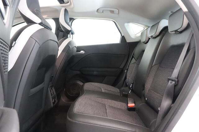 Renault CAPTUR 1.3 TCe 130 Intens | Stoelverwarming | Panoramadak | Trekhaak | Navigatie |