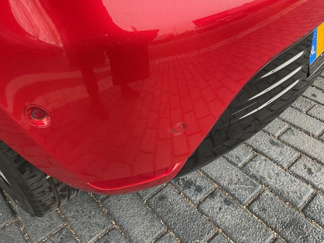 Renault CLIO 1.2 TCe Intens NAVIGATIE / BLUETOOTH / PARKEERSENSOREN / PARKEERCAMERA / AIRCO / CRUISE CONTROL / DEALER ONDERHOUDEN!