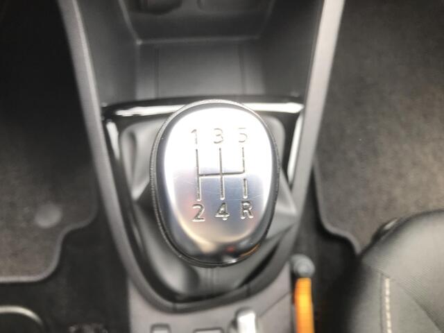 Renault CLIO Estate 0.9 TCe Limited APPLE CARPLAY & ANDROID / NAVIGATIE / PARKEERSENSOREN / BLUETOOTH / AIRCO / ELEKTRISCHE RAMEN / DEALER ONDERHOUDEN!