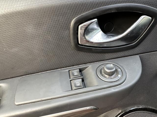 Renault CLIO Estate 0.9 TCe Limited | Nieuw Binnen | Navigatie | Climate Control | APK 19-07-2025 |