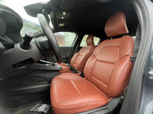 Renault CLIO 1.0 TCe Intens / Trekhaak / Leder / Camera/ Cruise / Applecarplay - Androidauto /