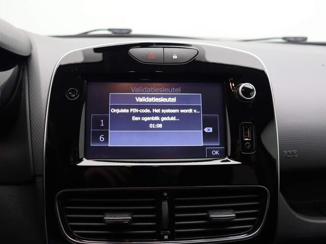 Renault CLIO Estate TCe 90 Limited | Airco | Medianav Navigatie | Parkeersensoren achter | Extra getint glas | Metaalkleur | Lichtmetalen velgen |