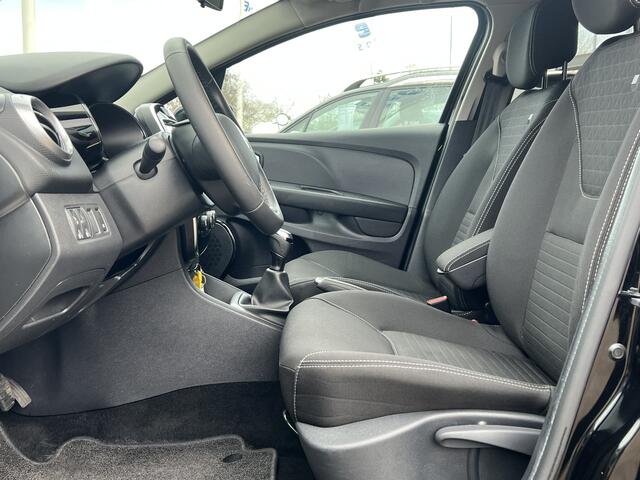 Renault CLIO Estate 0.9 TCe Limited Navigatie Trekhaak Airconditioning Cruise Control Extra Getint Glas 16 Inch Lichtmetalen Velgen Parkeersonsoren NL Auto
