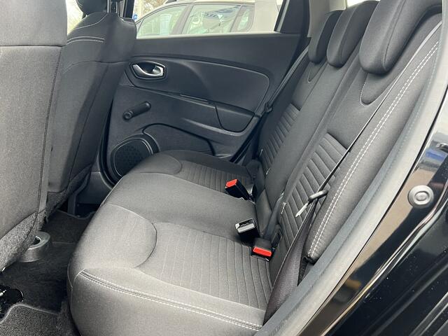 Renault CLIO Estate 0.9 TCe Limited Navigatie Trekhaak Airconditioning Cruise Control Extra Getint Glas 16 Inch Lichtmetalen Velgen Parkeersonsoren NL Auto