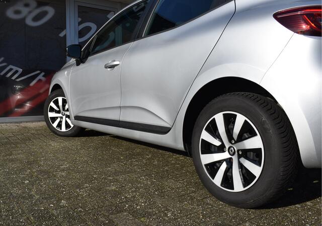Renault CLIO 1.0 TCe 90 Equilibre / Navigatie / Dab / Lane Assist / Sensoren achter / Carplay
