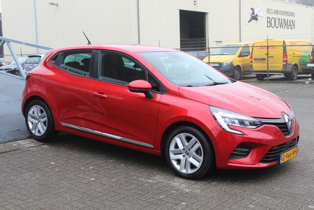 Renault CLIO 1.0 TCe Zen Cruise control/Lane assist/Apple carplay/Airco/Sportstoelen/Multifunctioneel stuurwiel/Spraakbediening/Verkeersbord herkenning/Elektrische ramen/Elektrisch verstelbare spiegels.