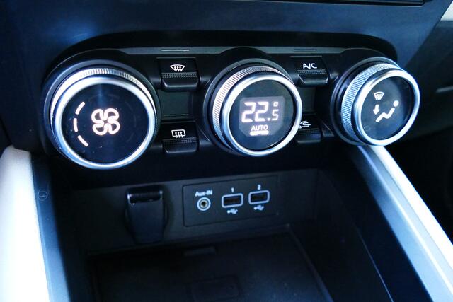Renault CLIO 1.0 TCe Initiale Paris. BOSE, Leer, Stoelverw, 360 camera, Led Koplampen, Navi