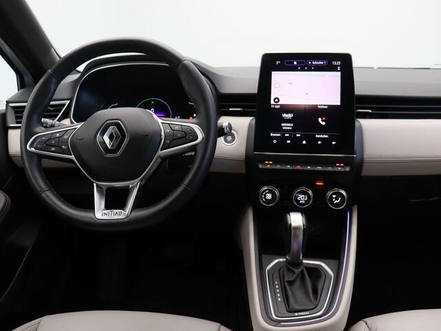 Renault CLIO 1.6 E-Tech Hybrid 140 Initiale Paris | All-Season Banden | Lederen interieur | Stuur en Stoelverwarming | BOSE Sound | Autonoom Inparkeren |