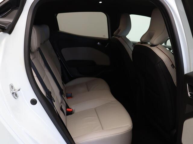 Renault CLIO 1.6 E-Tech Hybrid 140 Initiale Paris | All-Season Banden | Lederen interieur | Stuur en Stoelverwarming | BOSE Sound | Autonoom Inparkeren |
