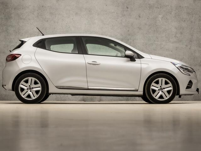 Renault CLIO 1.0 TCe Zen (APPLE CARPLAY, GROOT NAVI, PARKEERSENSOREN, SPORTSTOELEN, CRUISE, LED KOPLAMPEN, NIEUWE APK, NIEUWSTAAT)