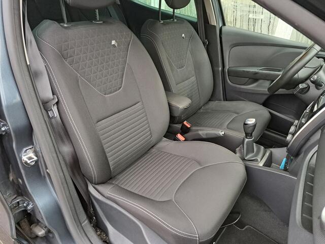 Renault CLIO 0.9 TCe 90 Limited | Navigatie | Cruise | Sensoren | Airco | LM Velgen | incl. Bovag rijklaarpakket met 12 maanden garantie |