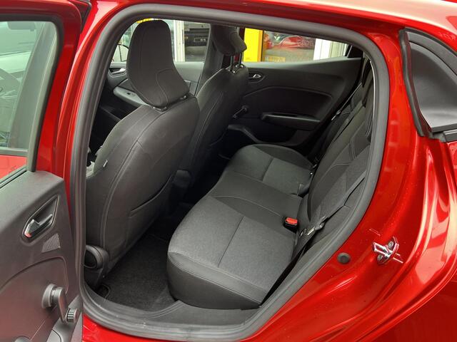 Renault CLIO 1.6 E-Tech Hybrid 140 Zen | Navigatie | Parkeersensoren | DAB | LED | Cruise Control | Apple Carplay & Android Auto