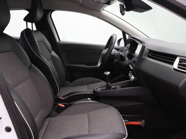 Renault CLIO TCe 90pk Intens Keyless entry | Navigatie | Apple Carply/ Android Auto | Climate control | Cruise control |