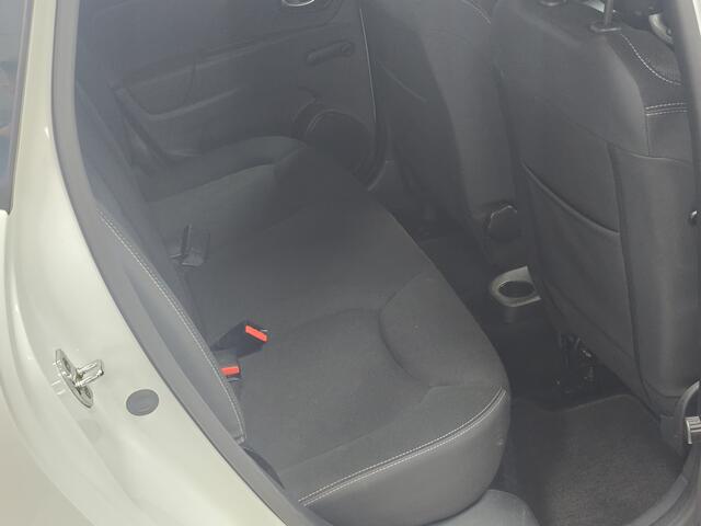 Renault CLIO Estate 0.9 TCe Zen/ Facelift!/ DAB+/ Navi/ Airco/ Cruise/ Elek. pakket/ Isofix/ Bluetooth/ Multi. Stuur/ Chroom/ PDC/ LED Dagrijverl./ Dakrails.