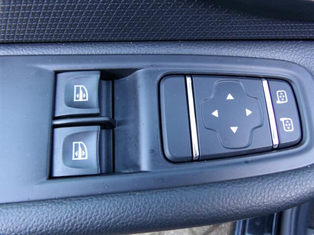 Renault CLIO 0.9 TCe Limited Airco Navi Cruise Control