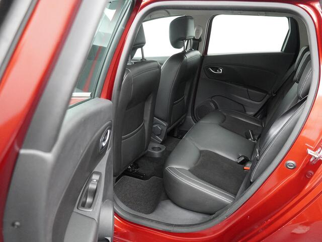 Renault CLIO Estate 1.2 120pk TCe Intens | Trekhaak | Achteruitrijcamera | Parkeersensoren V+A | Navigatie |