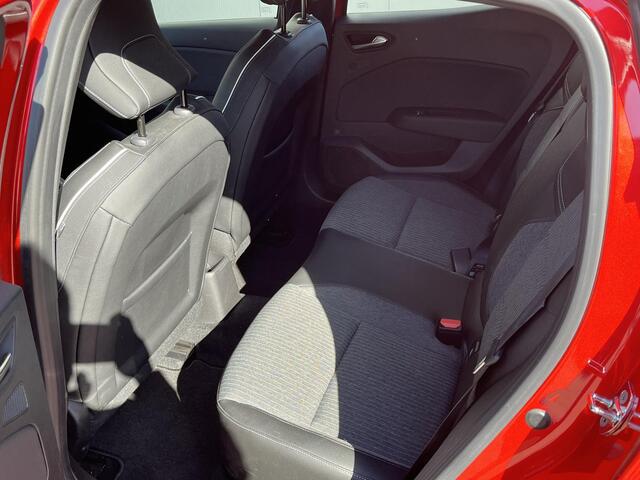 Renault CLIO TCe 100pk Bi-Fuel Intens 1e EIGENAAR | CLIMATE EN CRUISE CONTROL | SENSOREN ACHTER | KEYLESS ENTRY | LM VELGEN | APPLECARPLAY EN ANDROID AUTO | NAVIGATIE | DEALER ONDERHOUDEN |