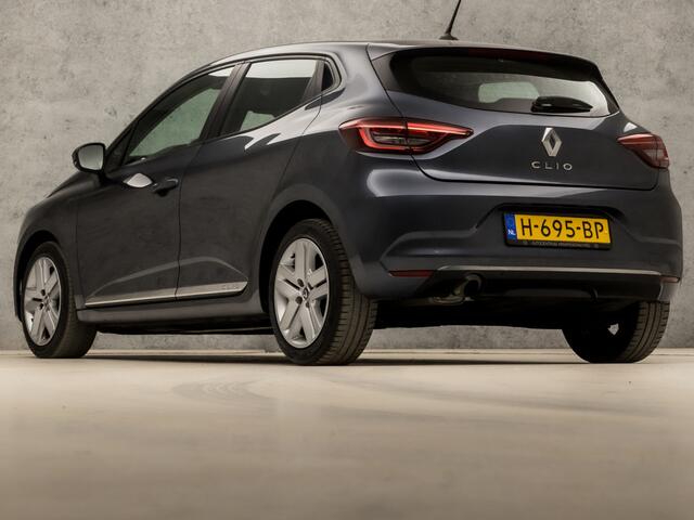 Renault CLIO 1.0 TCe Sport (APPLE CARPLAY, GROOT NAVI, LM VELGEN, SPORTSTOELEN, PARKEERSENSOREN, LED KOPLAMPEN, LANE ASSIST, NIEUWSTAAT)