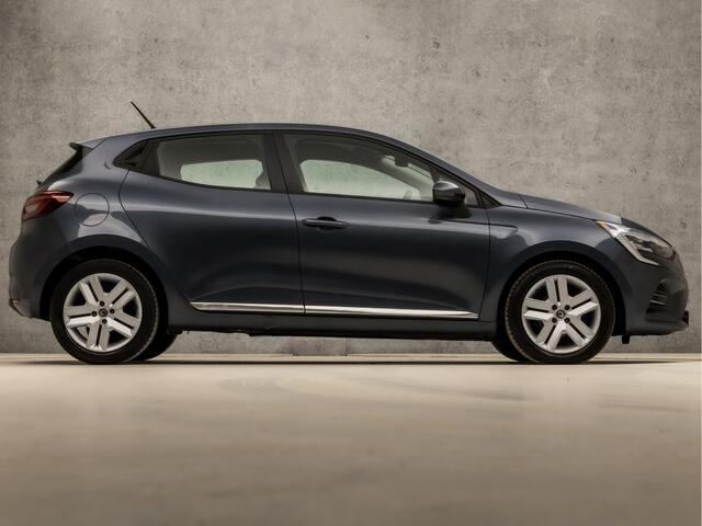 Renault CLIO 1.0 TCe Sport (APPLE CARPLAY, GROOT NAVI, LM VELGEN, SPORTSTOELEN, PARKEERSENSOREN, LED KOPLAMPEN, LANE ASSIST, NIEUWSTAAT)