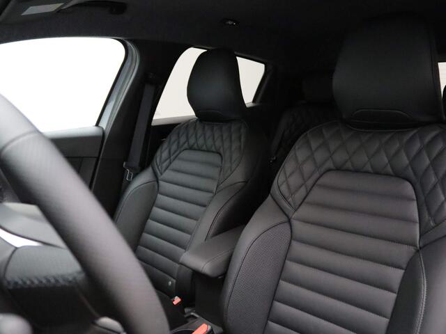 Renault CLIO STAM Limité 75 TCe 90pk #19 van 75 Camera | Leder | 9,3" Navi | Stoel-/stuurverwarming | 17" Velgen