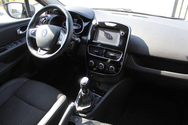 Renault CLIO Estate 0.9 TCe Intens Navigatie/Parkeersensoren/Airco/Cruise control/Keyless/Bluetooth/DAB/Multifunctioneel stuurwiel/Spraakbediening/16'' Lichtmetalen velgen/Elektrisch verstelbare spiegels/Elektrische ramen.