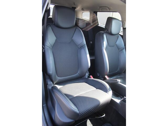 Renault CLIO Estate 0.9 TCe Intens Navigatie/Parkeersensoren/Airco/Cruise control/Keyless/Bluetooth/DAB/Multifunctioneel stuurwiel/Spraakbediening/16'' Lichtmetalen velgen/Elektrisch verstelbare spiegels/Elektrische ramen.