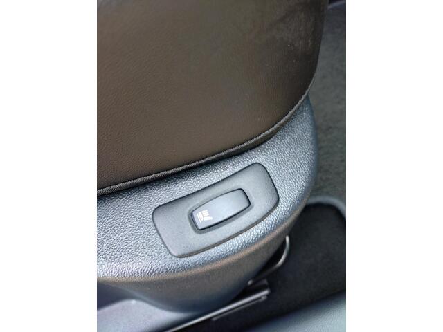 Renault CLIO 1.2 TCe Intens NAVIGATIE & BLUETOOTH / PARKEERSENSOREN / CLIMATE CONTROL / KEYLESS ENTRY / FULL LED / WINTERBANDESET INCL. VELGEN / TREKHAAK AFNEEMBAAR / STOELVERWARMING